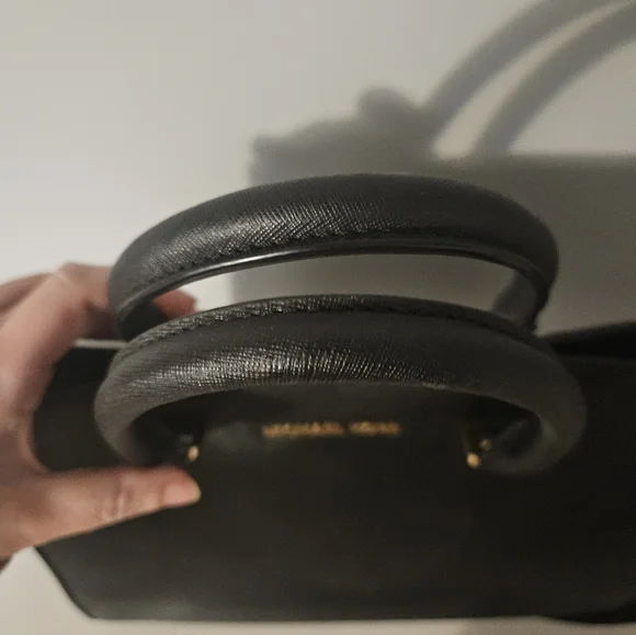 Michael Kors Black Selma Medium Saffiano Leather Purse 🖤 - Picture 6 of 10